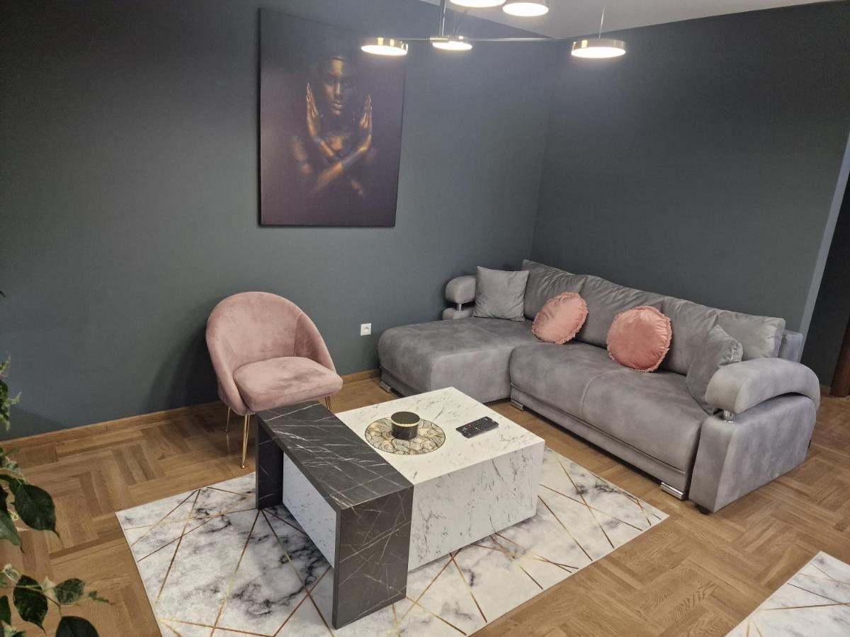 Appartement Gold Lux à Čačak Extérieur photo