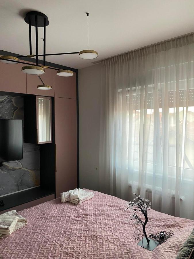 Appartement Gold Lux à Čačak Extérieur photo