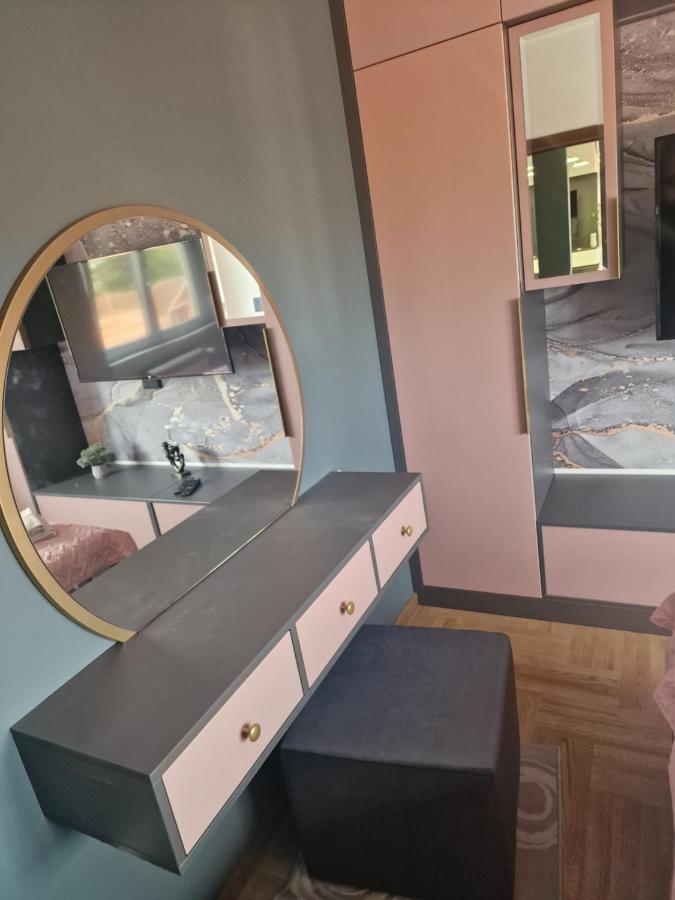 Appartement Gold Lux à Čačak Extérieur photo