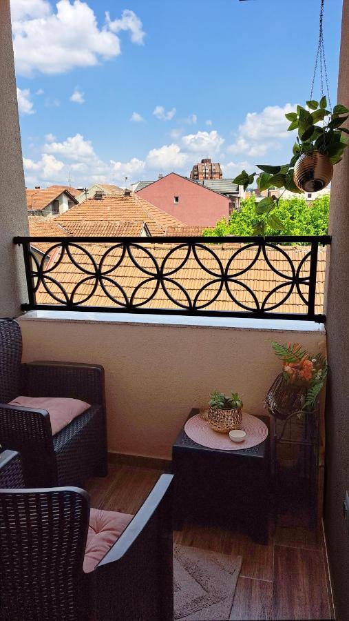 Appartement Gold Lux à Čačak Extérieur photo