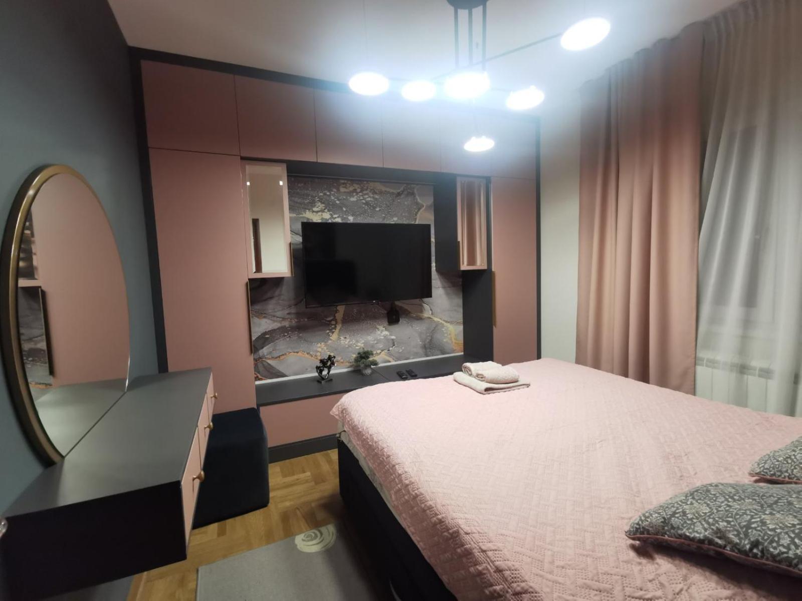Appartement Gold Lux à Čačak Extérieur photo